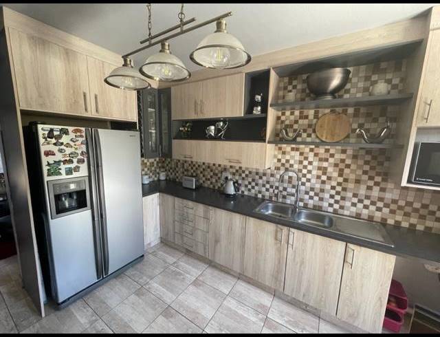 4 BEDROOM PROPERTY TO RENT IN BIRCHLEIGH NORTH